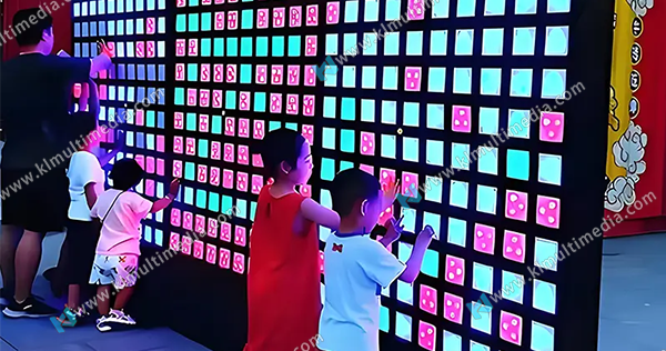 Interactive Lighting Installation - Touch light painting Luces interactivas