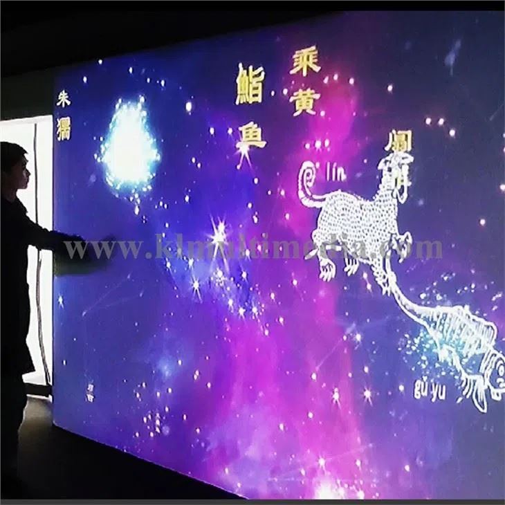 Instalaciones de arte interactivo con jeroglíficos